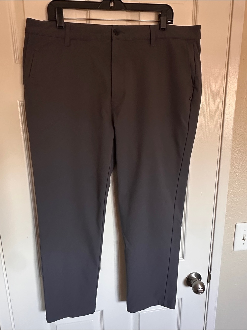 Vuori Cascade Tech Chino Pants Mens 38 Gray Travel Performance Stretch V427